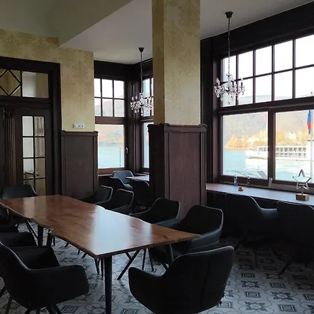 Aparthotel Karmeliterhof & *